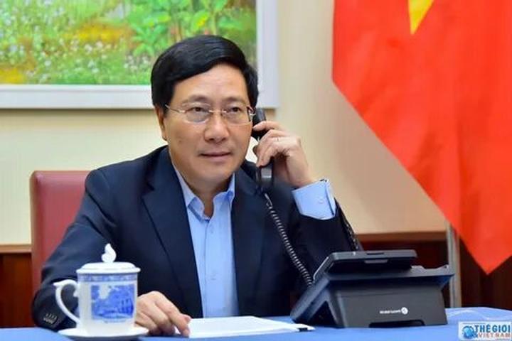 Nội dung: Mùa hè đang đầy vui vẻ với những xu hướng mới, và Huda Ice Twist đang chinh